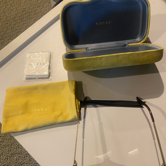 GUCCI - Sunglasses- Women’s